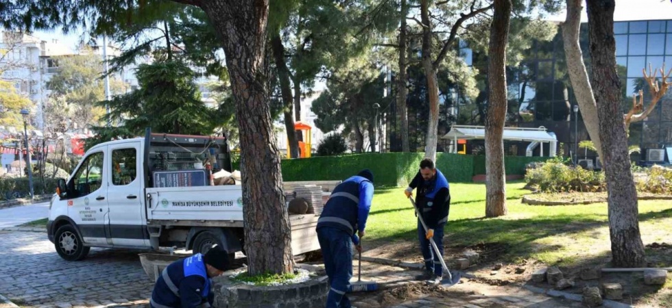 Parklarda bakım onarım çalışmaları hız kesmeden sürüyor