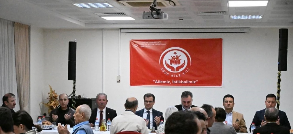 Salihli protokolü, huzurevi sakinleriyle iftar yaptı