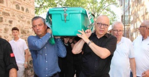 CHP Genel Başkanı Özel, MHP’li meclis üyesinin cenazesine katıldı