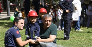 Minik öğrenciler fahri itfaiyeci...