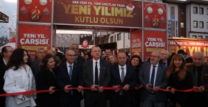 YUNUSEMRE’DE YENİ YIL ÇARŞISI AÇILDI