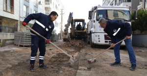 YUNUSEMRE’DEN YENİMAHALLE’DE YOL ÇALIŞMASI