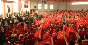 CHP Genel Başkanı Özel, Manisa’da senfoni konserine katıldı