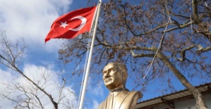 Mahalle halkının istediği Atatürk büstü muhtarlık önüne yerleştirildi