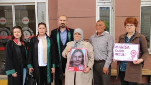 Kızı öldürülen anne karar sonrası gözyaşlarına boğuldu